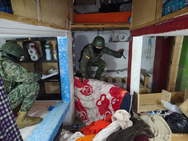 Ejército decomisó 13 celulares y drogas de 3 cárceles