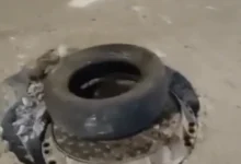 Peligro en la vía en el sector de la media luna en Riobamba