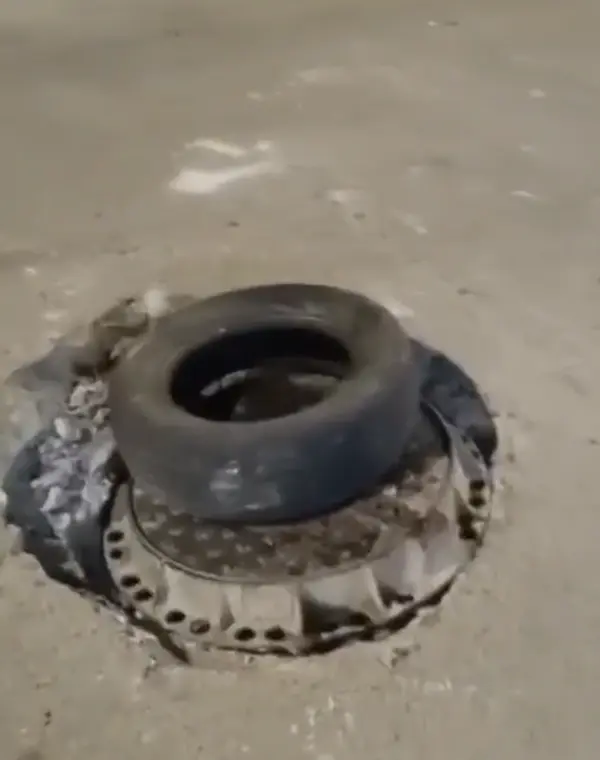 Peligro en la vía en el sector de la media luna en Riobamba