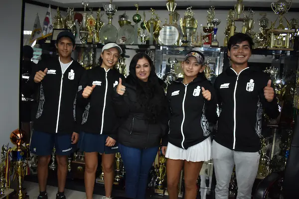 Campeonato nacional de Tenis: chimboracenses compiten.