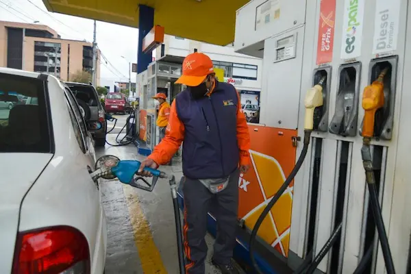 Baja el precio de gasolina Extra y Ecopaís desde el 12 de noviembre