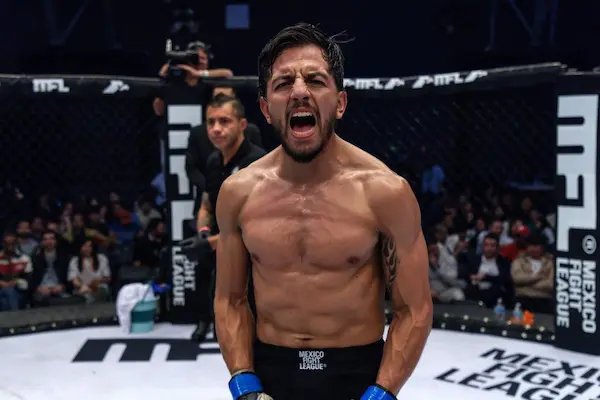 Peleador riobambeño se abre camino en ligas internacionales.