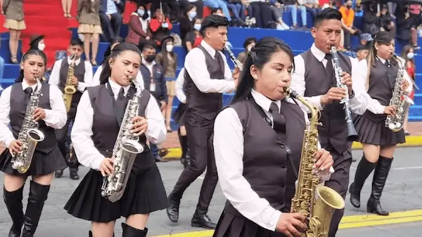 Fiestas de Riobamba 2025: este martes 11 será el Desfile Cívico Escolar