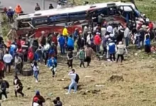 Bus se accidenta en la vía Ambato - Guaranda y deja 13 muertos
