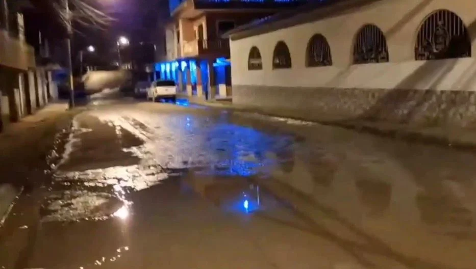 Habitantes de Caluma denuncian contaminación en las calles.
