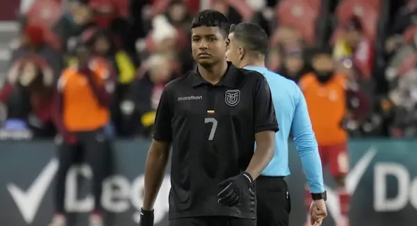 Jeremy Arévalo: su técnico lo defiende de Beccacece.