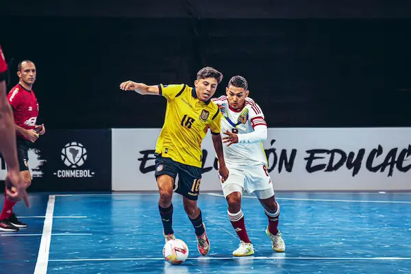 Jonathan Cabezas con la camiseta de la selección nacional.