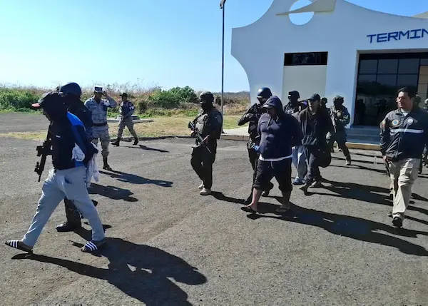 Las rutas aéreas del narcotráfico que presionan a Noboa a permitir bases extranjeras