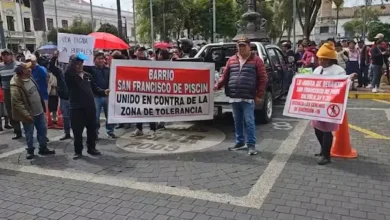 Marchan hasta el Municipio Riobamba en rechazo prostíbulos
