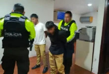 Menores de edad roban en Guano a persona de 83 años en su local