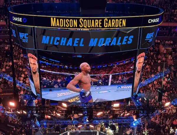 ¡Michael Morales logra emocionante victoria ante Sean Brady!