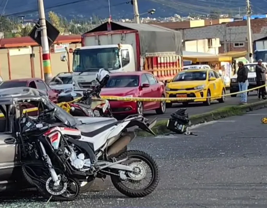 Instalación de semáforos en calles de alto riesgo en Ambato.
