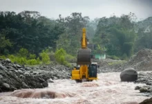 Prefectura de Chimborazo activa el dragado en el río Chimbo.