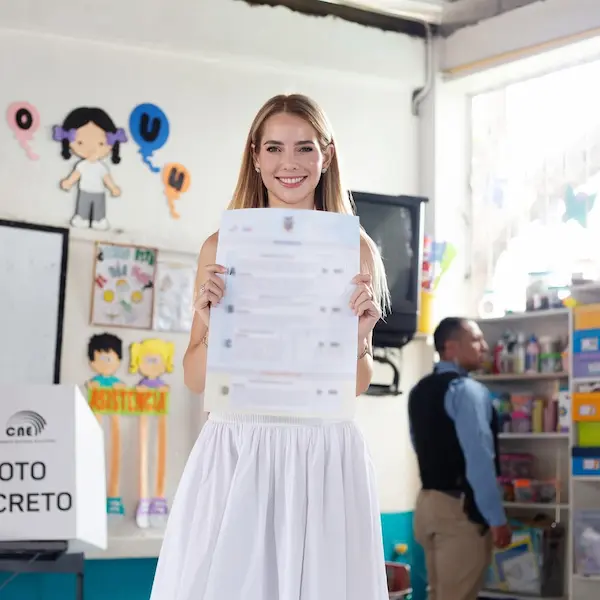Lavinia Valbonesi vota en Guayaquil