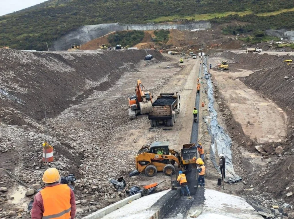 Tungurahua: avanza construcción de la represa Chiquicahua.