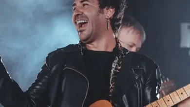 Vocalista de Verde 70 en concierto en Riobamba