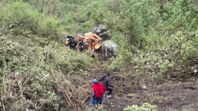 Accidente en Pallatanga; se trataría de un camión que transportaba cemento