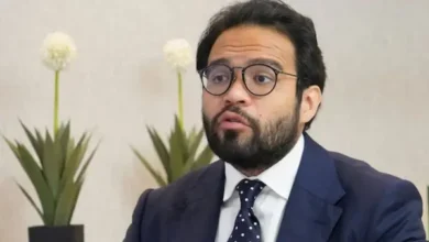 Édgar Lama deja la presidencia del IESS en pleno escándalo de contratos y glosas