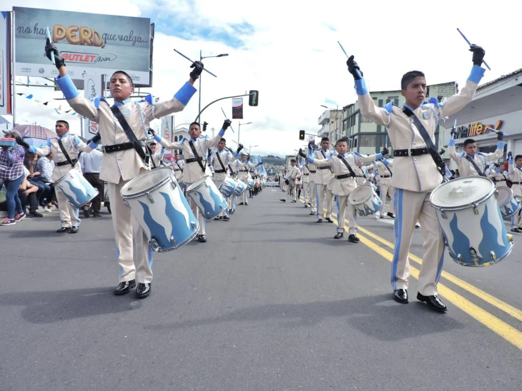 Hoy desfile del 12 de Noviembre en Ambato recorrido y orden.
