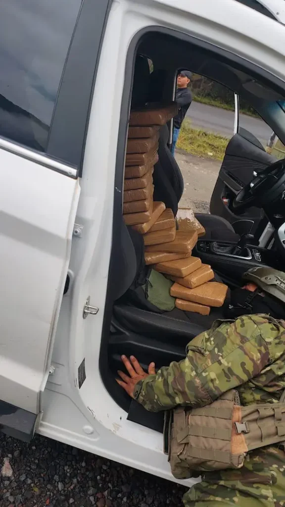 Droga incautada de auto