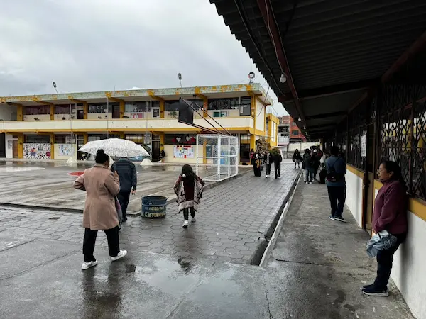 Votaciones en la Unidad Educativa Camilo Gallegos
