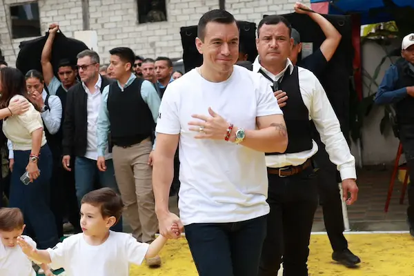 Daniel Noboa votó en Olón