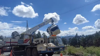 Camión cae a una quebrada en la vía Riobamba – Calpi