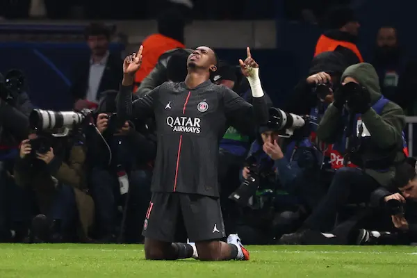 PSG vs Tottenham: gol de Willian Pacho en la Champions League.