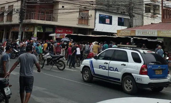 Mucha gente se dio cita tras enterarse del hecho