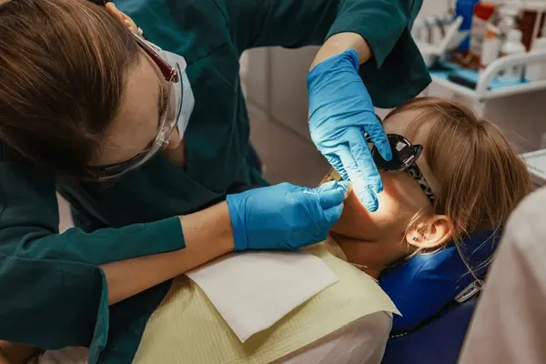Niña de 6 años muere tras tratamiento por caries