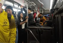 Buses con exceso de pasajeros en hora pico en Riobamba