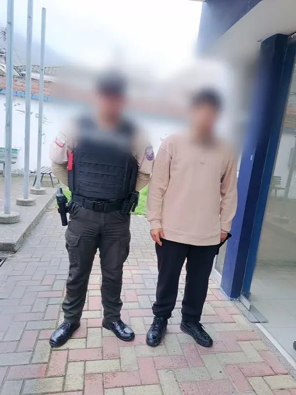 El amor, el amor... se fue a pasar de lo lindo con su enamorada sin importarle la preocupación de su familia