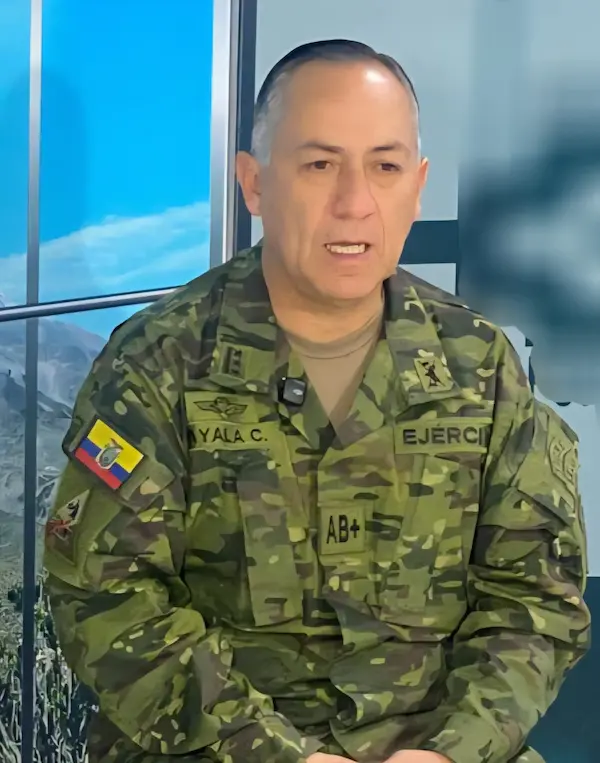 Coronel de Estado Mayor del Ejército Ecuatoriano Carlos Ayala, comandante de la Brigada de Caballería Blindada Nº 11 Galápagos