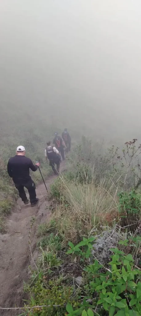 Condiciones irregulares del terreno, así como del clima, dificultan las tareas de rescate