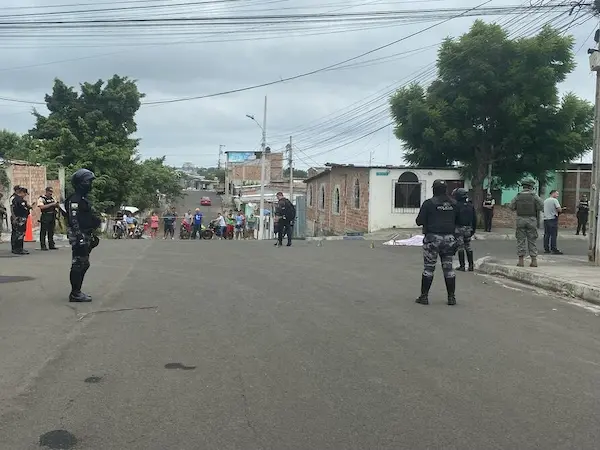 La presencia de Policía Nacional y Ejército Ecuatoriano es continua debido a la incidencia de la delincuencia organizada y común