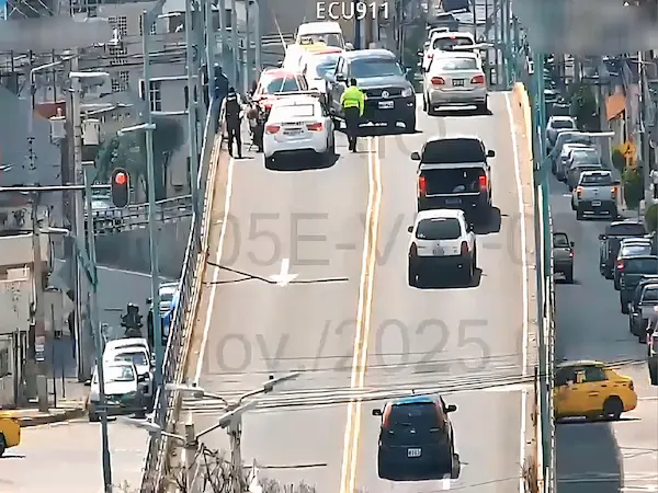 Hombre de 24 años quiso lanzarse de puente de Riobamba