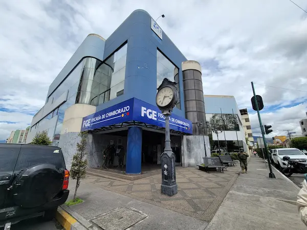 La Fiscalía tipificó el hecho en base al artículo 189, inciso segundo, numeral 1, del COIP. Pero, se aplicó además la agravante del artículo 47, numeral 5, del mismo cuerpo jurídico