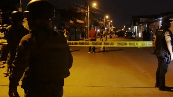 Policía Nacional acordonó la escena para evitar que se acerquen los curiosos y la contaminen