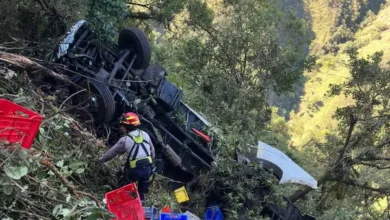 Camión cae al abismo en la vía Riobamba - Pallatanga y deja 2 muertos