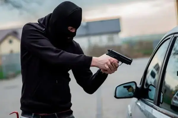 Delincuentes armados roban USD 100 000 a ciudadano chino 