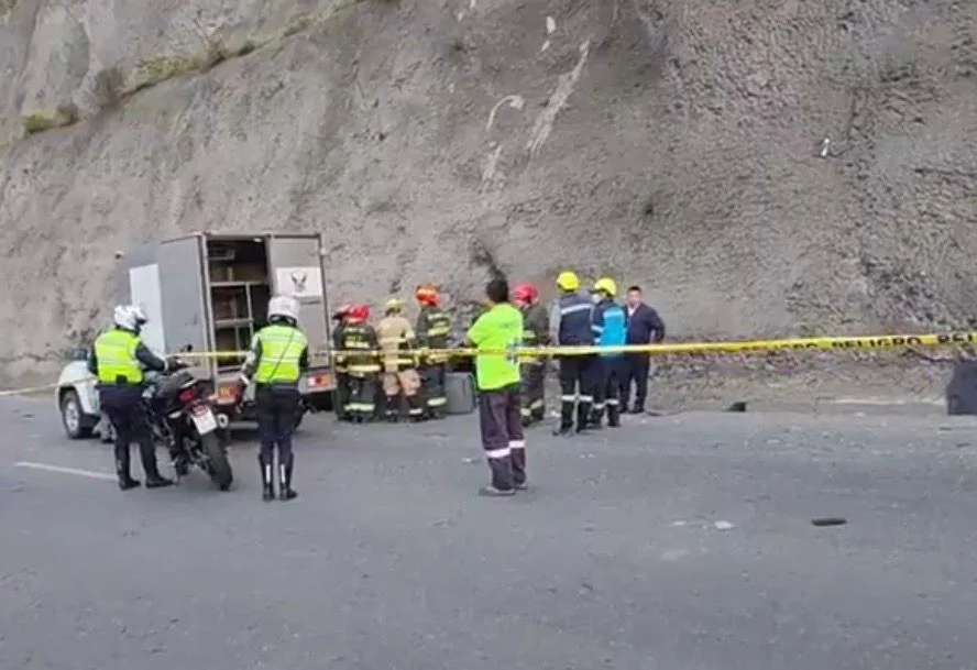 3 personas mueren en accidente en el Paso Lateral de Ambato.