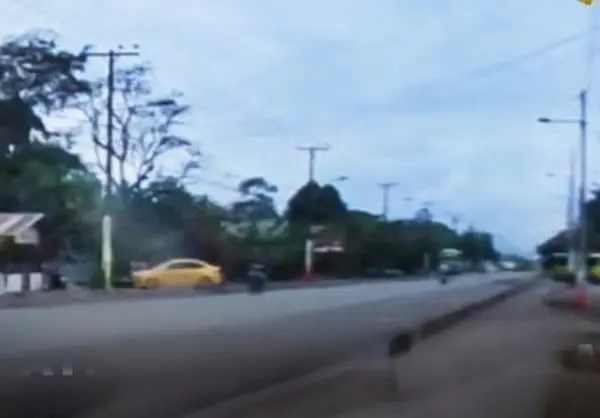 Una cámara de seguridad captó imágenes que analiza la Policía Nacional