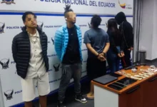 5 personas detenidas por portar armas y droga en Ambato.