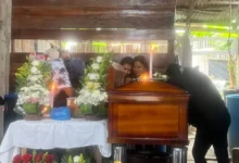 Sepultan a madre e hija de 2 años víctimas de masacre en Puerto López