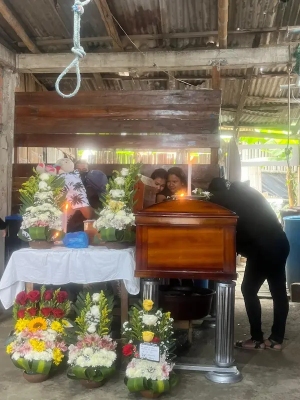 Sepultan a madre e hija de 2 años víctimas de masacre en Puerto López