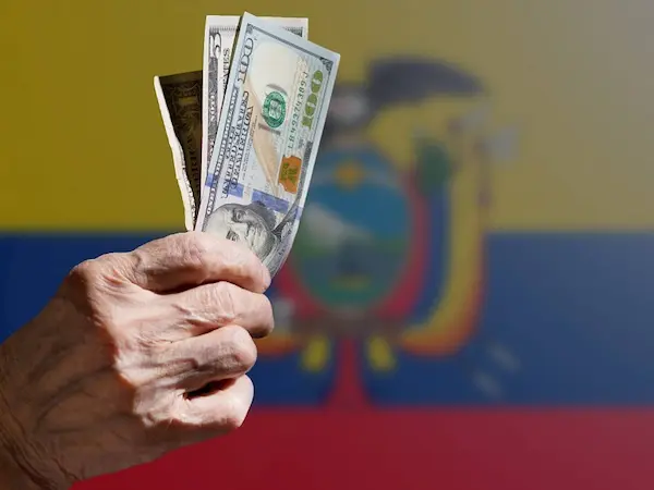 Salario básico 2026 en Ecuador se debate el alza en el sector laboral