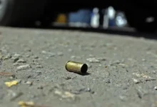 Mujer herida por bala perdida mientras salía al trabajo