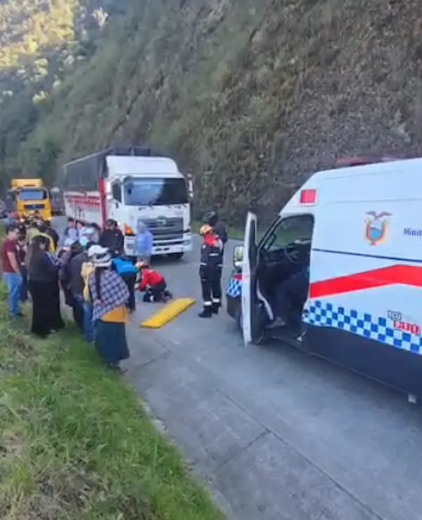 Accidente de tránsito deja un herido tras volcamiento