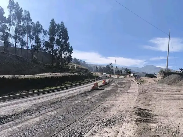 Chimborazo reclama obras viales urgentes ante el deterioro de sus carreteras