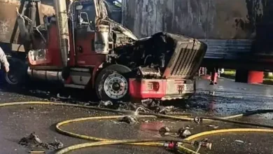 Hombre muere quemado tras choque brutal entre camiones